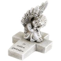Grabfigur Engel auf Kreuz sitzend & Spruch Grabschmuck Poly grau 15 cm