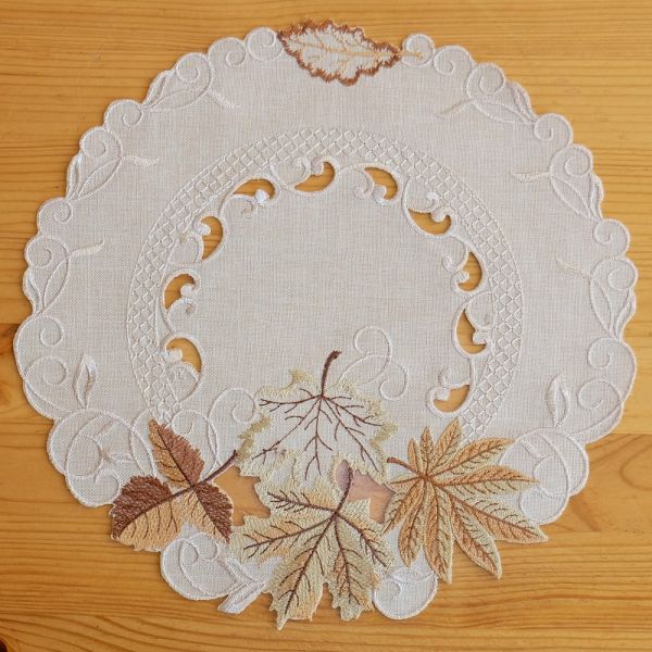 Deckchen Herbst Lochstickerei & Blätter beige bunt Polyester 1 Stk Ø 30 cm